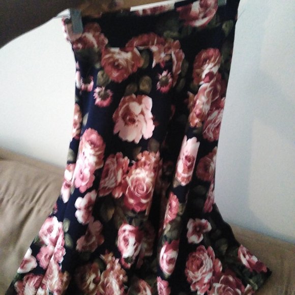 Rose Print Skirt - Picture 3 of 4